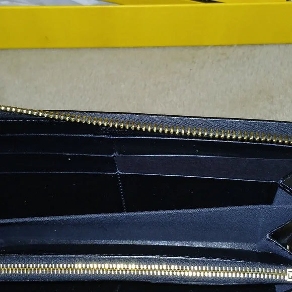 💯% Authentic FENDI Wallet - Picture 7 of 8